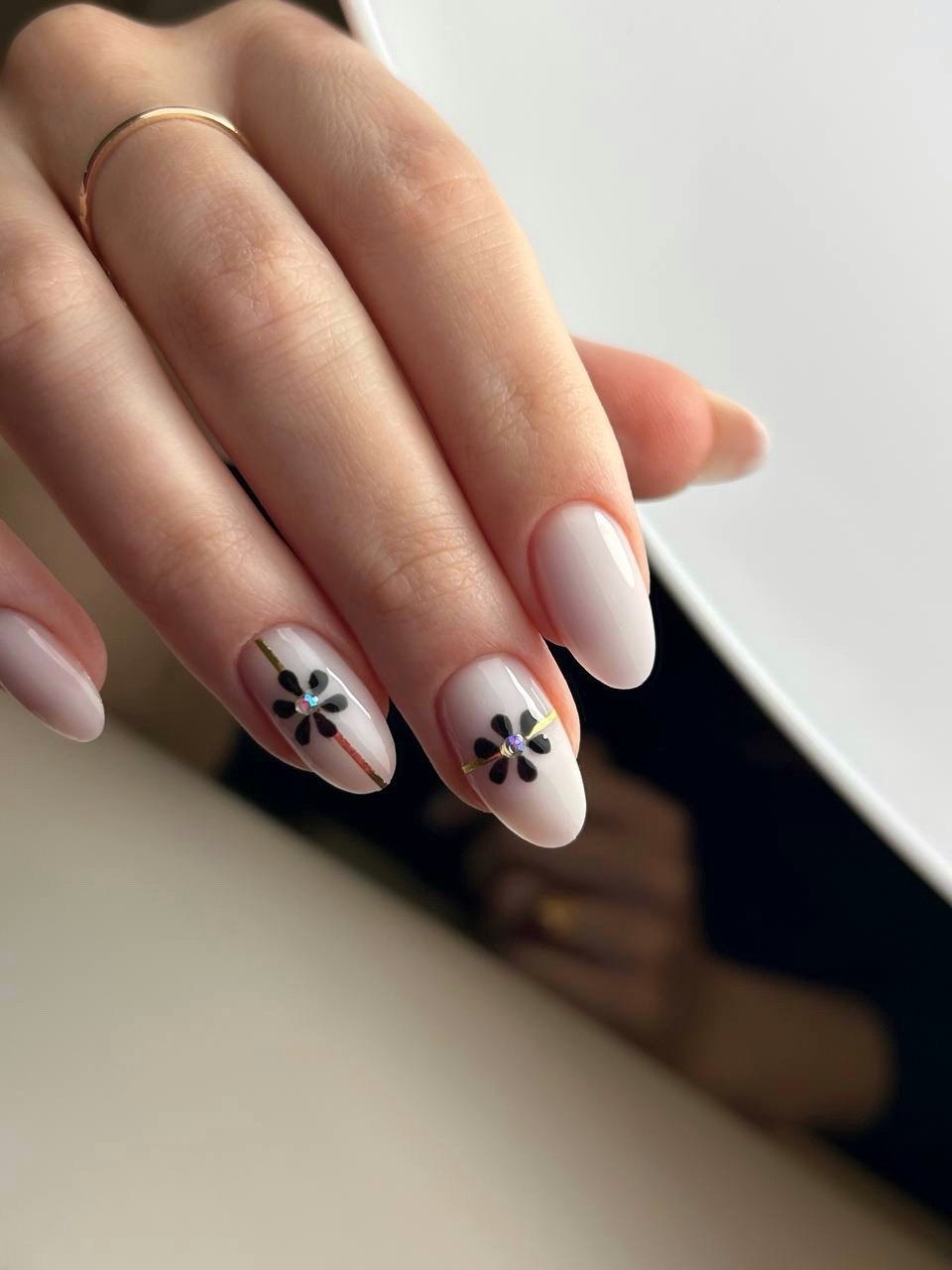 Nails Club — prace