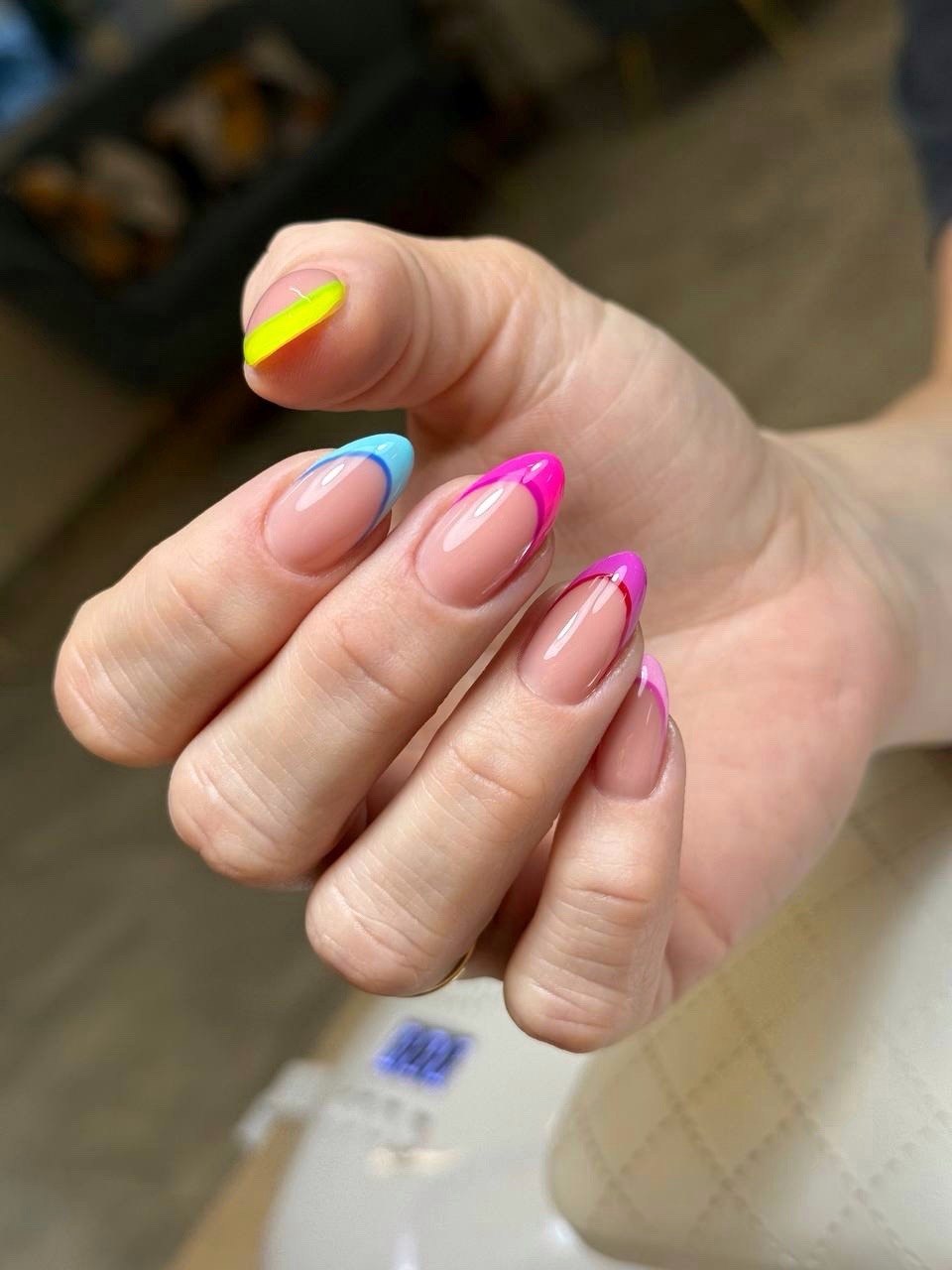 Nails Club — prace